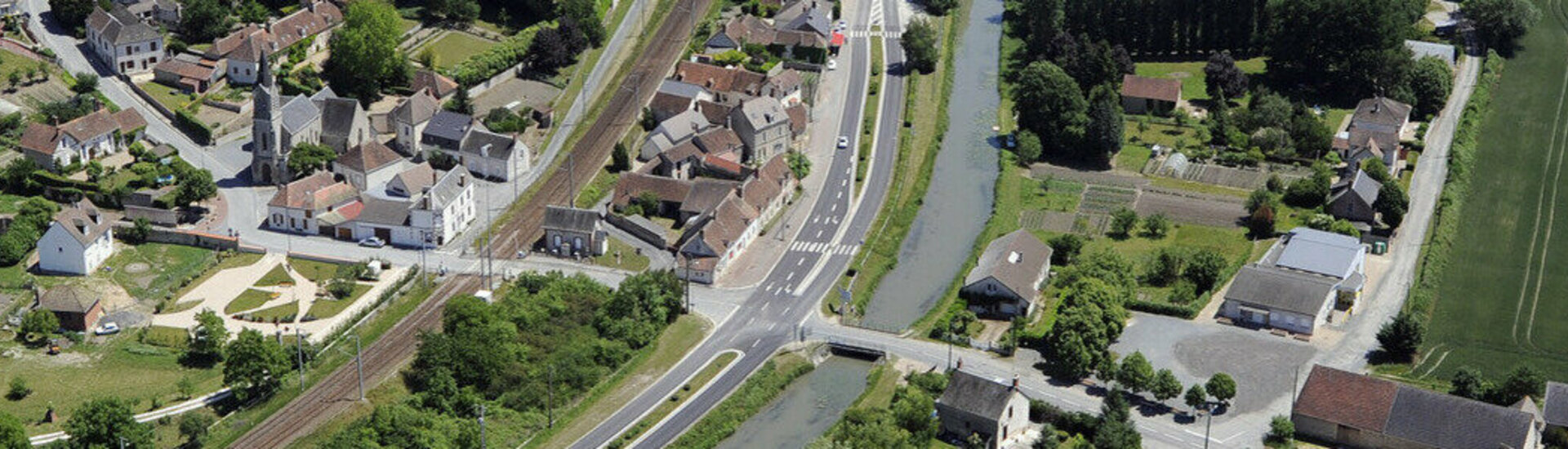 Mairie Commune Canal Tourisme Berry Cher