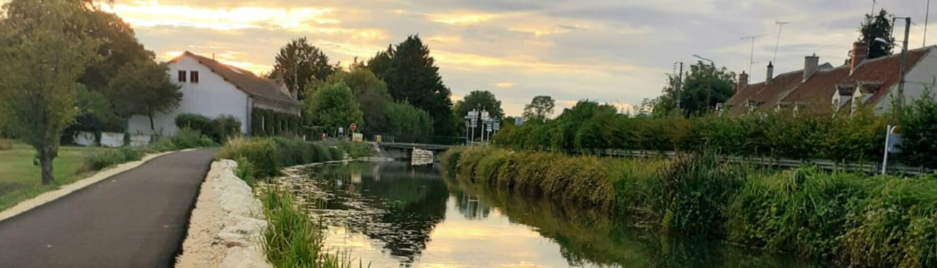 Mairie Commune Canal Tourisme Berry Cher